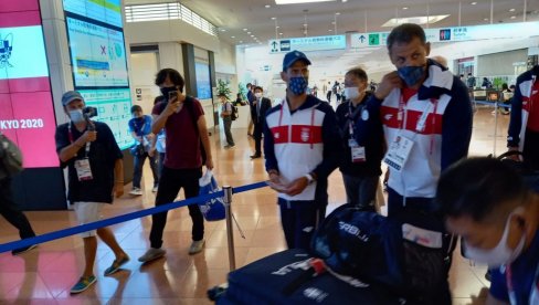 NOVAK STIGAO U TOKIO: Dva sata torture na aerodromu a sada - medalja i zlatni slem! (VIDEO/FOTO)