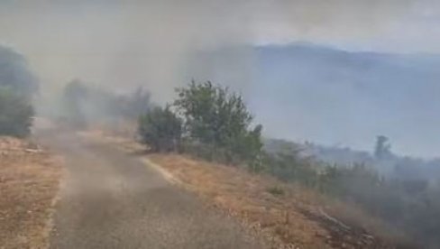 ВЕЛИКИ ПОЖАР У КУЧИМА: Ватра се види из Подгорице (ФОТО/ВИДЕО)