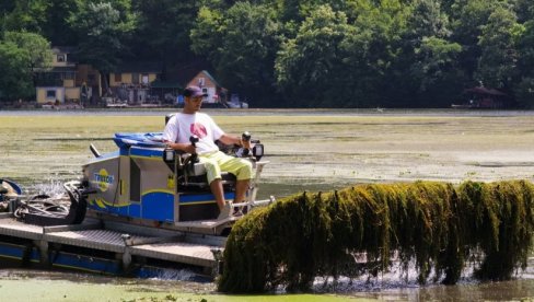 POČELO ČIŠĆENJE JEZERA MEĐUVRŠJE: Uklanjanje trave i trske sa površine od oko 15 hektara