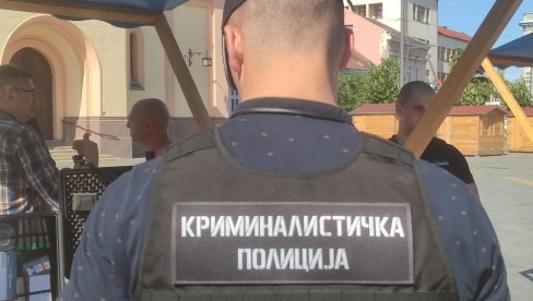POLICAJAC VAN DUŽNOSTI UHVATIO RAZBOJNIKA: Filmska akcija u Vranju POLICAJAC VAN DUŽNOSTI UHVATIO RAZBOJNIKA: Filmska akcija u Vranju