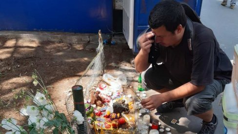 OVDE JE UBIJEN STEFAN: Potresne scene na Karaburmi - Građani ne odustaju od borbe za pravdu i hapšenje bahatog vozača (FOTO/VIDEO)