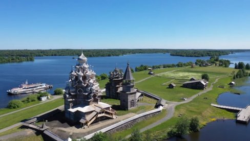 НАЈЛЕПША ЦРКВА ОД ДРВЕТА ОТВОРЕНА ЗА ВЕРНИКЕ: Завршена рестаурација храмова у Русији на острву Кижи (ВИДЕО)