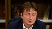 ПОКУШАЈ ОБОЈЕНЕ РЕВОЛУЦИЈЕ НИЈЕ УСПЕО Глишић: Блокадери највећу штету наносе држави, а не СНС-у ПОКУШАЈ ОБОЈЕНЕ РЕВОЛУЦИЈЕ НИЈЕ УСПЕО Глишић: Блокадери највећу штету наносе држави, а не СНС-у