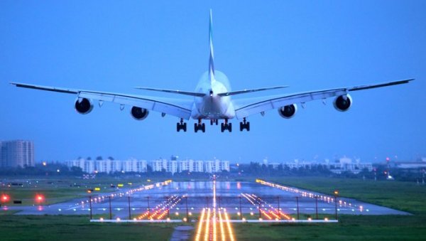 ПАНИКА У ПРИШТИНИ: Приземљен авион пун путника, избио хаос у летелици