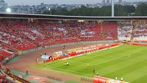 ZAGLUŠLJUJUĐA ATMOSFERA: Zvezdina deca na tribinama spremila haos za Kazahstance (VIDEO)