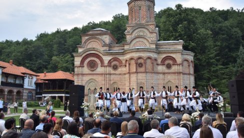 NEGUJU SVE SRPSKO: Počeo Sabor „Prođoh Levač, prođoh Šumadiju“ (FOTO)