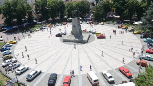 NOSTALGIJA NA TRGU: U Kraljevu i Vrnjačkoj Banji održan tradicionalni reli oldtajmera (FOTO)