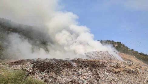 EKOLOŠKA BOMBA U CRNOJ GORI: Požar na deponiji kod Nikšića se ne smiruje, ima i eksplozija (FOTO)