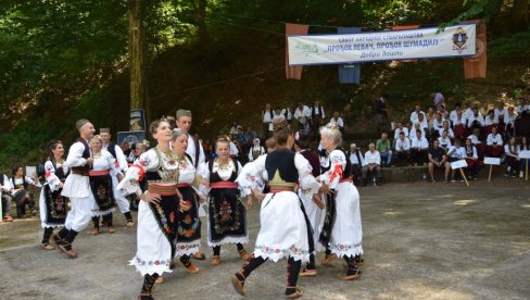 SMOTRA IZVORNOG STAVARALAŠTVA: Program u Starom Laništu selekcija za „Prođoh Levač, prođoh Šumadiju