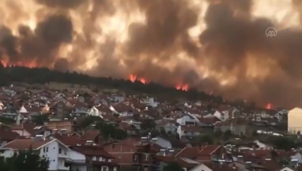 СТРАШНИ ПОЖАРИ У СЕВЕРНОЈ МАКЕДОНИЈИ: Ватра захватила више градова, ватрогасци и војска на терену! (ФОТО/ВИДЕО)