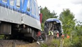 PRVE FOTOGRAFIJE NESREĆE U ČEŠKOJ: U sudaru dva putnička voza poginule tri osobe - na desetine povređenih (FOTO)