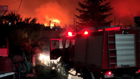 AGONIJA NE PRESTAJE!  Vatra bukti šesti dan zaredom u Grčkoj, trajekti spremni za evakuaciju (VIDEO)