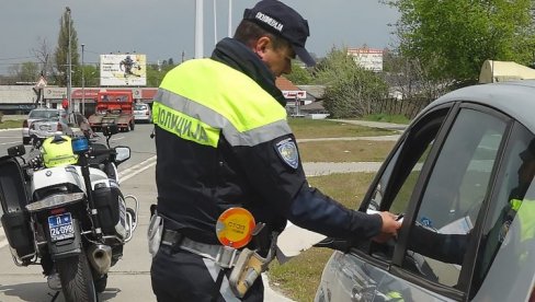 IZ SAOBRAĆAJA ISKLJUČENO 12 VOZAČA: Policija u Južnobačkom okrugu za dan otkrila i sankcionisala 552 prekršaja