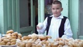 ПРВА КРОФНИЈАДА У БЕЛОЈ ЦРКВИ: Новац од продаје традиционалног банатског слаткиша отишао за лечење девојчице