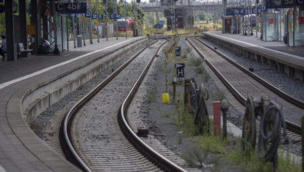 УРАГАН ЗАУСТАВИО НЕМАЧКЕ ВОЗОВЕ: Застој у седам од 16 држава, затворене и школе