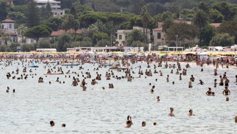 ОСТИЈА, ОМИЉЕНО МОРЕ РИМЉАНА, АЛАРМИРА ЗБОГ МАФИЈЕ: Убиства, експлодирају бомбе, премлаћивања, уцене, растурање дроге ОСТИЈА, ОМИЉЕНО МОРЕ РИМЉАНА, АЛАРМИРА ЗБОГ МАФИЈЕ: Убиства, експлодирају бомбе, премлаћивања, уцене, растурање дроге