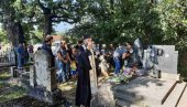 UBICE NEPOZNATE I POSLE 18 GODINA: U Goraždevcu služen parastos dečacima koje su albanski teroristi ubili na Bistrici