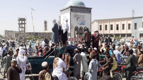 GRADOVI  SE PREDAJU U RUKE TALIBANA: Avganistanska vlada gubi kontrolu nad zemljom, koja se ubrzano dezintegriše