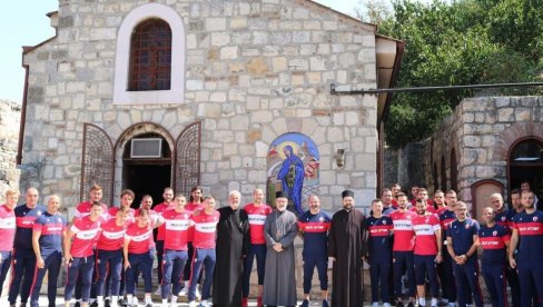 SVETA PETKA POMAŽE ZVEZDI: Deki i Borjan poveli igrače u kapelu na Kalemegdanu, molitva za uspeh (FOTO)