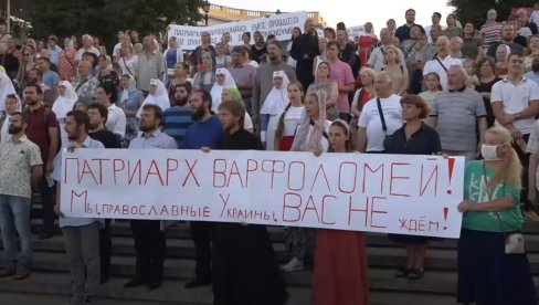 ПРОТЕСТИ ШИРОМ УКРАЈИНЕ ЗБОГ ВАРТОЛОМЕЈА: Грађани и свештенство изашли на улице (ВИДЕО)