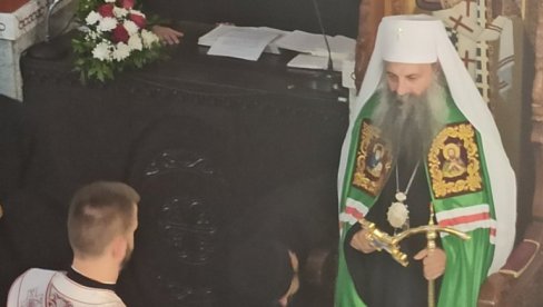 DOBOJ DOČEKUJE PATRIJARHA PORFIRIJA: Veliki broj građana u crkvi i na ulicama DOBOJ DOČEKUJE PATRIJARHA PORFIRIJA: Veliki broj građana u crkvi i na ulicama
