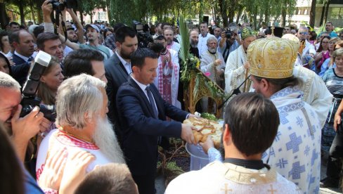 ŠTO NAS VIŠE DELE, SVE SMO JAČI: Trebinje obeležilo krsnu slavu grada i Sabornog hrama