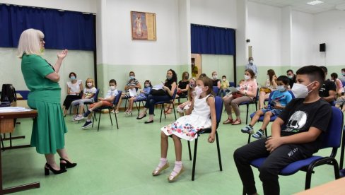ĐACI NE MOGU BEZ TABLE I UČITELJA: Prosvetari i roditelji pozdravljaju predlog Ministarstva prosvete za početak nove školske godine
