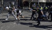 HAOS U AUSTRALIJI: Više od 200 ljudi uhapšeno na protestima protiv karantina! (FOTO/VIDEO) HAOS U AUSTRALIJI: Više od 200 ljudi uhapšeno na protestima protiv karantina! (FOTO/VIDEO)