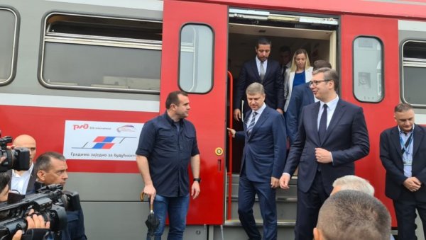 РАЗГОВОР СА МАШИНОВОЂОМ: Председник на Инстаграму поставио снимак из воза (ВИДЕО)