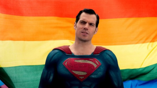 ПОЛИТИЧКА КОРЕКТНОСТ ПОНОВО УДАРА! Сада је на реду и геј Супермен, патриотски суперхерој одлази у историју
