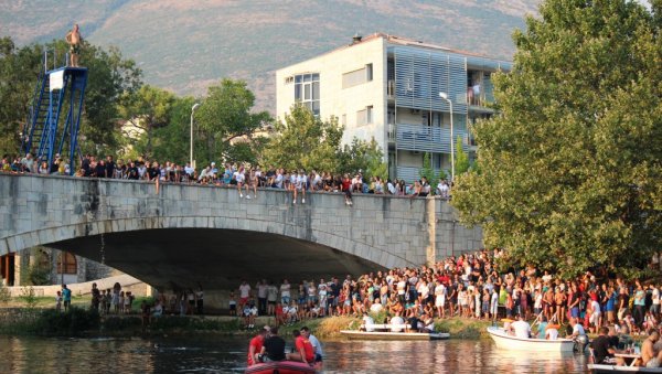 ЛАСТЕ ОДУШЕВИЛЕ ТУРИСТЕ: Низ манифестација под заједничким називом Дани Требишњице окупио велики број гледалаца