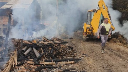 ВАТРА ПРОГУТАЛА ФАРМУ, СПАСЕНО 48 ЖИВОТИЊА: У Бистрици пожар уништио велику фарму крава породице Аличковић (ФОТО)