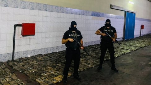 Полиција са пушкама на улицама: Хаос у Беранама - постоји опасност да ће се догодити терористичи напад