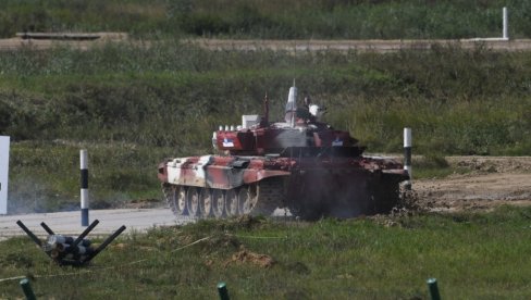 SRPSKI TENKISTI U POLUFINALU: Pripadnici Vojske Srbije na Tenkovskom biatlonu pokazali zavidnu veštinu (FOTO/VIDEO)