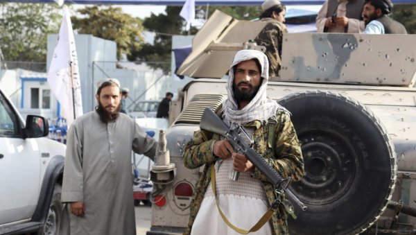 АВГАНИСТАН: Талибани саопштили да је из земље одвезено 160 летелица и 22.000 блиндираних возила
