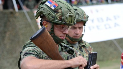 СРПСКИ ВОЈНИ ПОЛИЦАЈЦИ НАЈБОЉЕ ПУЦАЈУ: Припадници Војске Србије воде после друге фазе „Чувара реда“