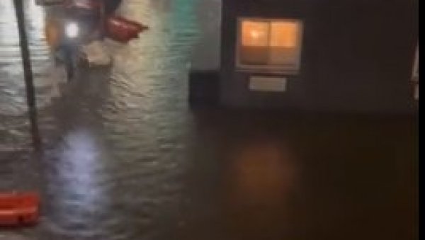 ВАНРЕДНО СТАЊЕ У ЊУЈОРКУ: Киша поплавила град (ВИДЕО)