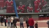 STRPLJIVO ČEKAJU: Stotine navijača Junajteda u redu za Ronaldov dres (VIDEO)