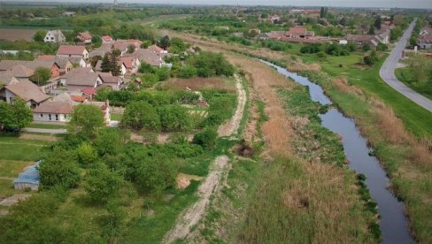 NI MILION EVRA NE VADI MULJ: Sve neizvesnije čišćenje Velikog bačkog kanala u Vrbasu,  uprkos podršci Evropske unije