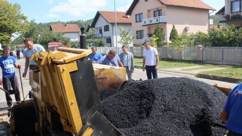 SIGURNO ZA PEŠAKE: U Ugljeviku se gradi staza i trotoar