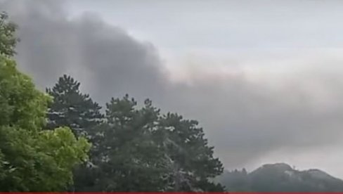 PUCNJAVA NA CETINJU IZ AUTOMATSKIH PUŠAKA: Odjekuju detonacije! (VIDEO)