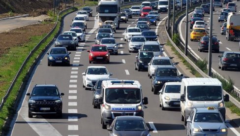 GUŽVA NA AUTOKOMANDI: Haos u beogradskom saobraćaju (VIDEO)
