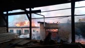 LOKALIZOVAN POŽAR U PIROTU: Vatrogasci obuzdali vatru u nekadašnjoj fabrici dečjeg nameštaja (VIDEO)