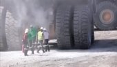 ZAPALIO SE DAMPER NA VELIKOM KRIVELJU: Goreo ogromni kamion za prevoz rude, istraga u toku