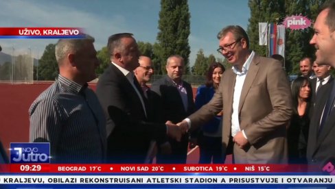 PREDSEDNIK VUČIĆ OBRADOVAO GRAĐANE: Plate su porasle, ali to nije dovoljno - biće još povećanja