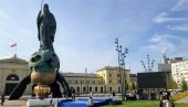 ZASTAVE NA KUĆAMA, ĆIRILICA U ZAKONU: Parlamenti Srbije i RS usvojiće propis o nacionalnom pismu