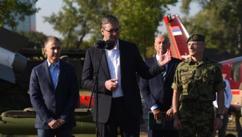 VUČIĆ NA UŠĆU: Dođite i uverite se u snagu naše vojske - Sledeće godine poleće domaći dron! (VIDEO)