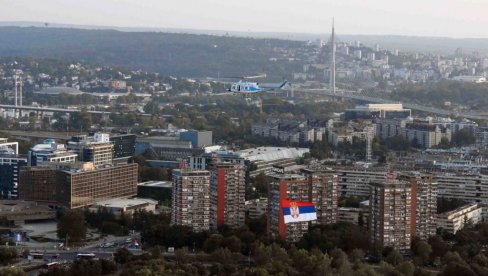 СПЕКТАКУЛАРНЕ СЦЕНЕ У БЕОГРАДУ: Фотографије са Дана српског јединства остављају без даха