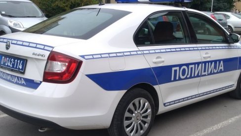 SUDAR PUTNIČKOG VOZILA I AUTOBUSA: Vozač auta izgubio kontrolu i direktno udario u drugo vozilo