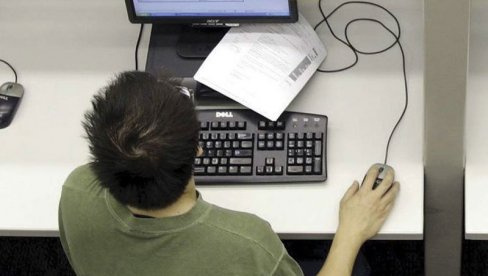 TOTALNI HAOS NA INTERNETU: Pale društvene mreže, problemi sa Guglom, na hiljade ljudi bez konekcije TOTALNI HAOS NA INTERNETU: Pale društvene mreže, problemi sa Guglom, na hiljade ljudi bez konekcije